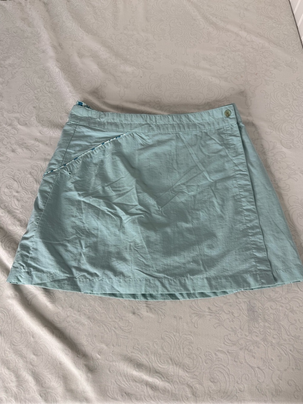 Columbia 2 Piece Shorts and Snap On Wrap Skirt Size 6